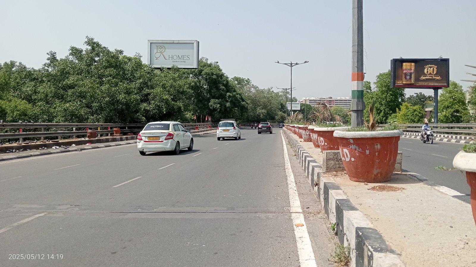 Defence colony Flyover twds Oberois (2)